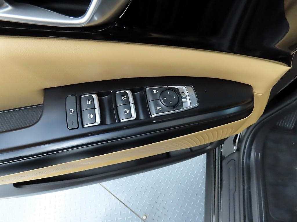 KIA Carnival - Vista 11