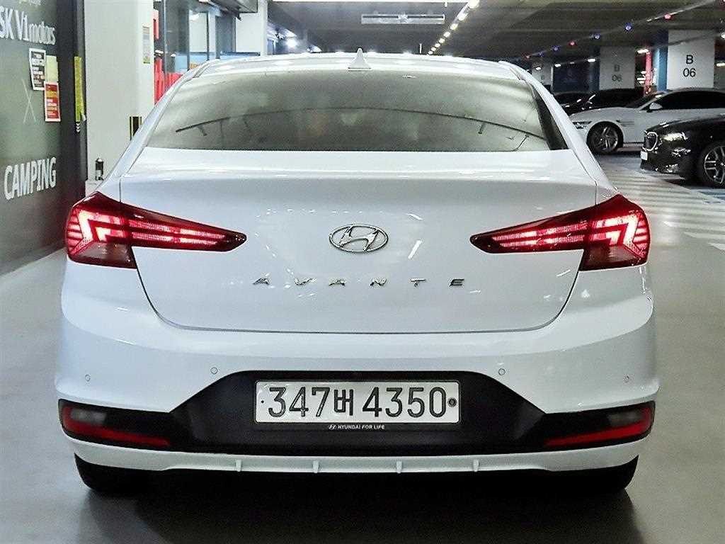 HYUNDAI Avante - Vista 5
