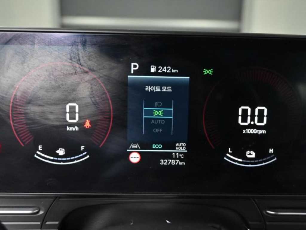 HYUNDAI Kona - Vista 8