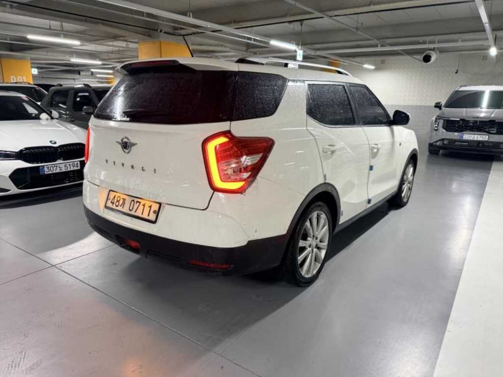 Ssangyong Tivoli - Vista 4