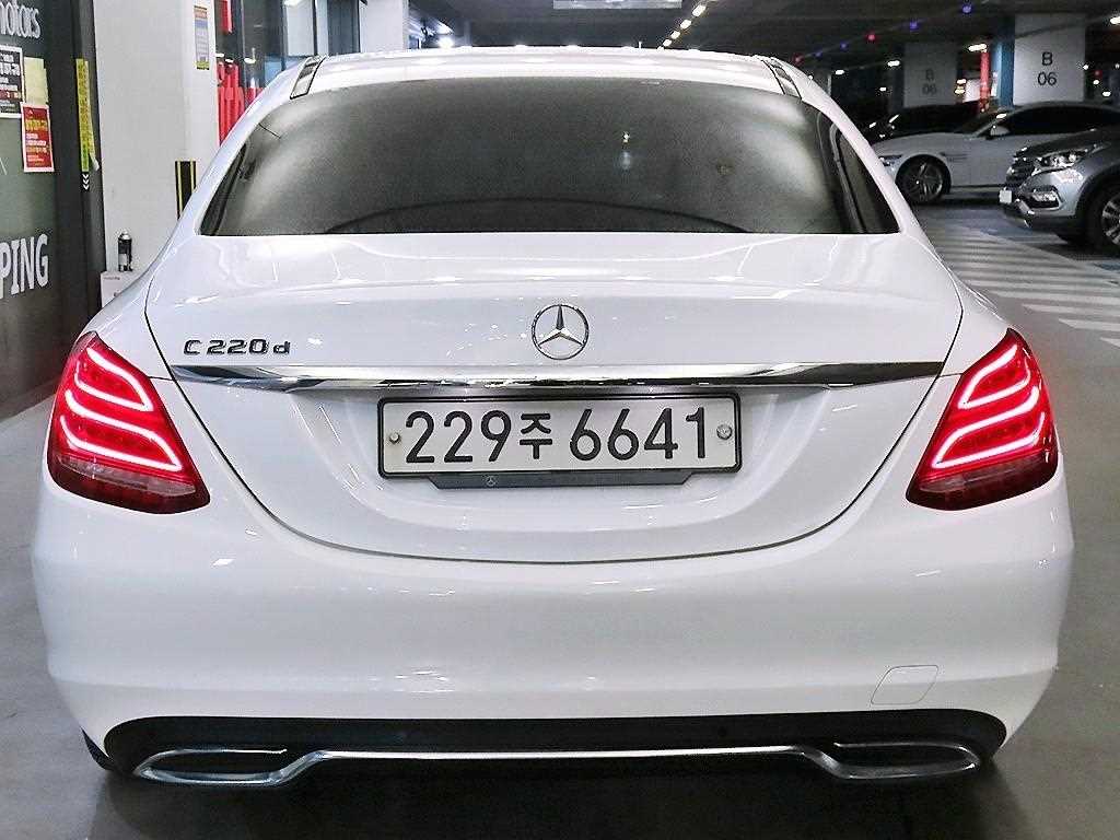 Mercedes Benz C Class - Vista 6