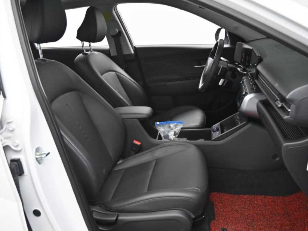 HYUNDAI Kona - Vista 10