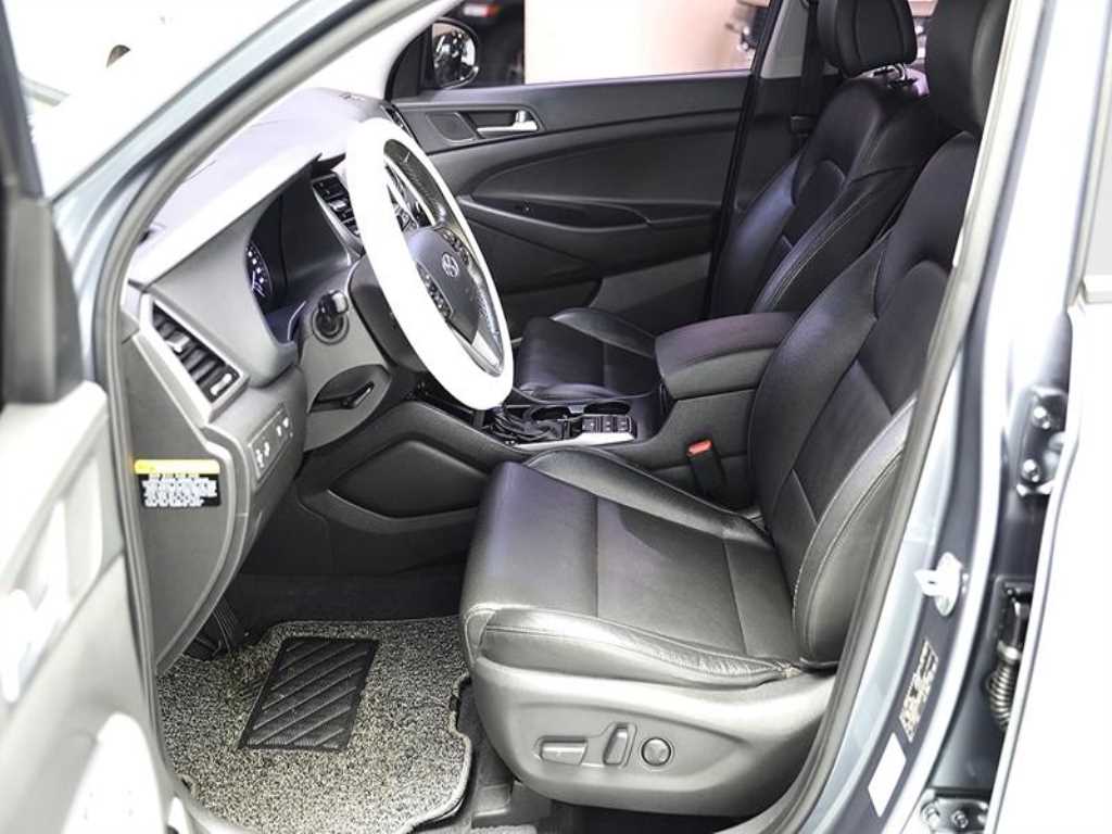 HYUNDAI Tucson - Vista 9