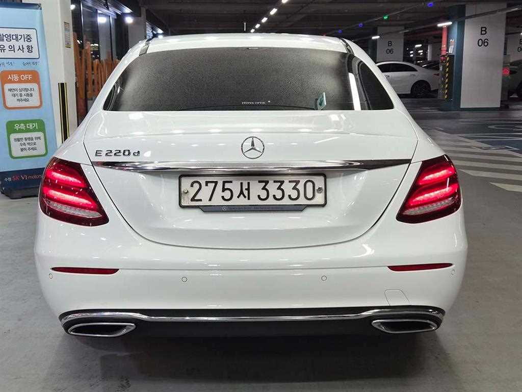 Mercedes Benz E class - Vista 5