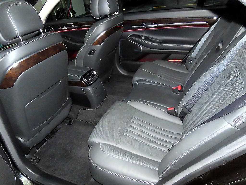 Genesis G90 - Vista 7