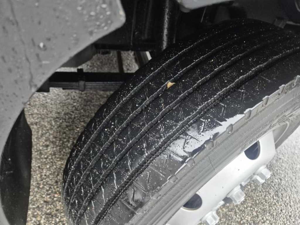 medium and large cargo truck - Vista 9