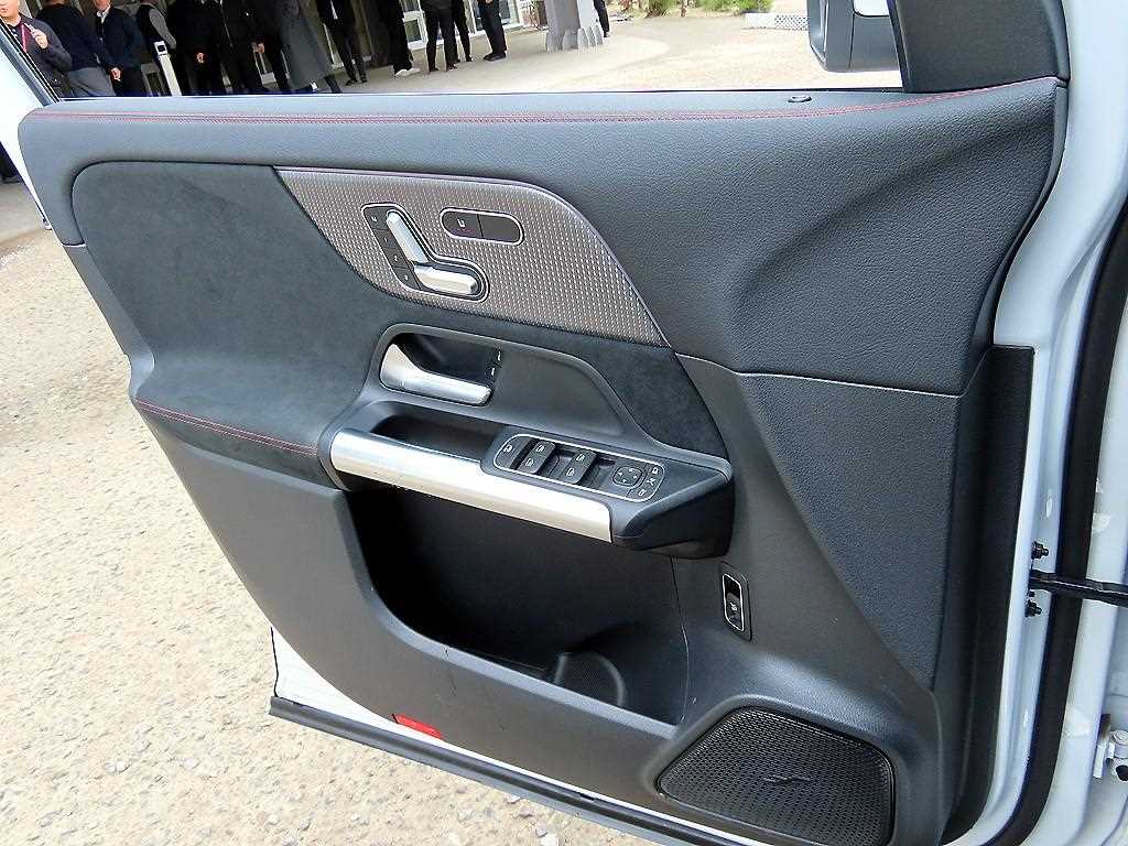 Mercedes Benz EQA - Vista 11