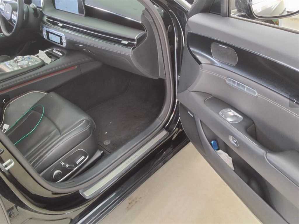 Genesis G90 - Vista 7