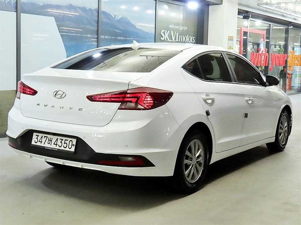 HYUNDAI Avante - Vista 4