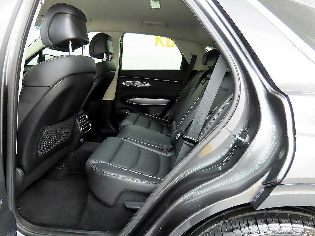 Genesis GV70 - Vista 6