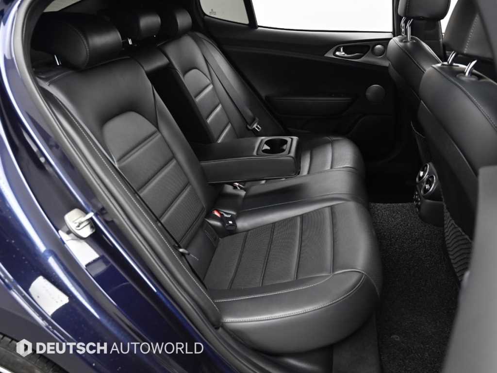 KIA Stinger - Vista 12