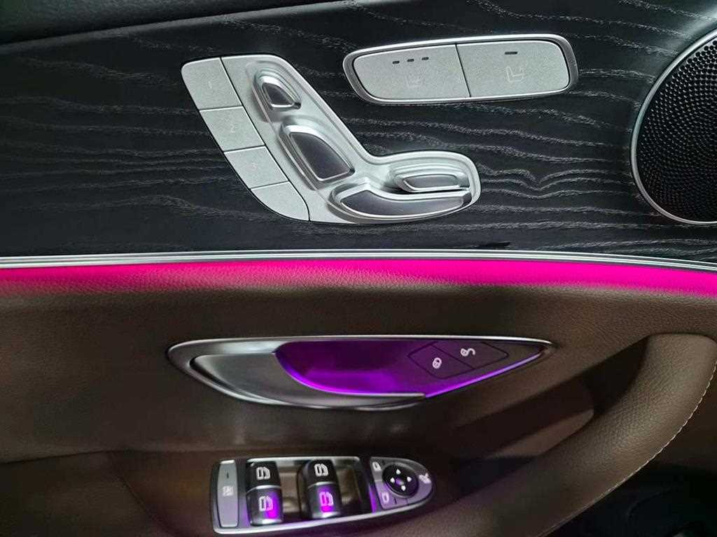 Mercedes Benz E class - Vista 12