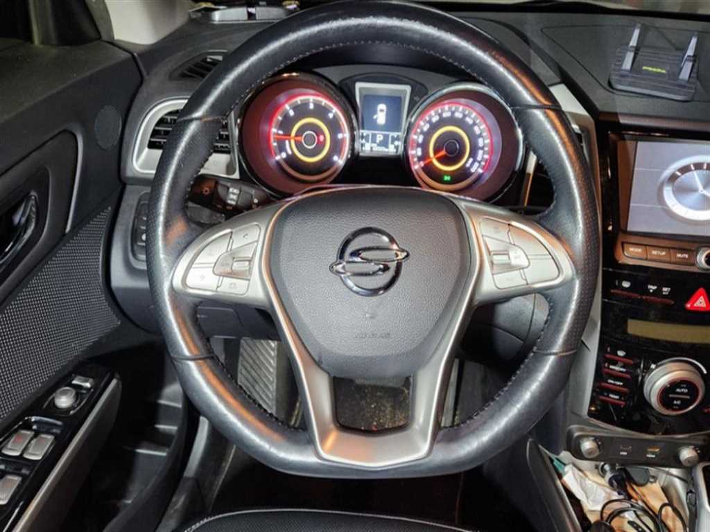 Ssangyong Tivoli - Vista 10