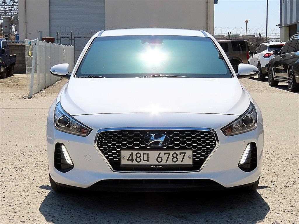 HYUNDAI i30 2018 Blanco - Importación desde Corea - HF Imports Iquique - Foto 1
