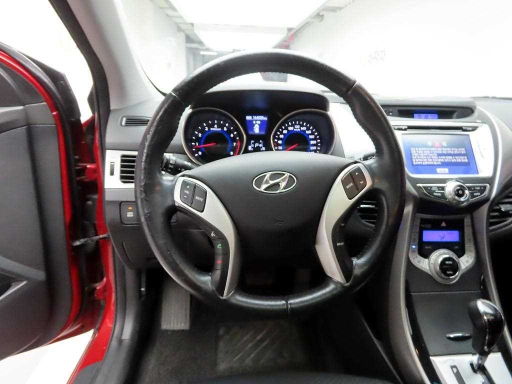 HYUNDAI Avante - Vista 7
