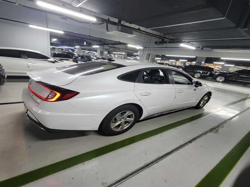 HYUNDAI Sonata - Vista 4