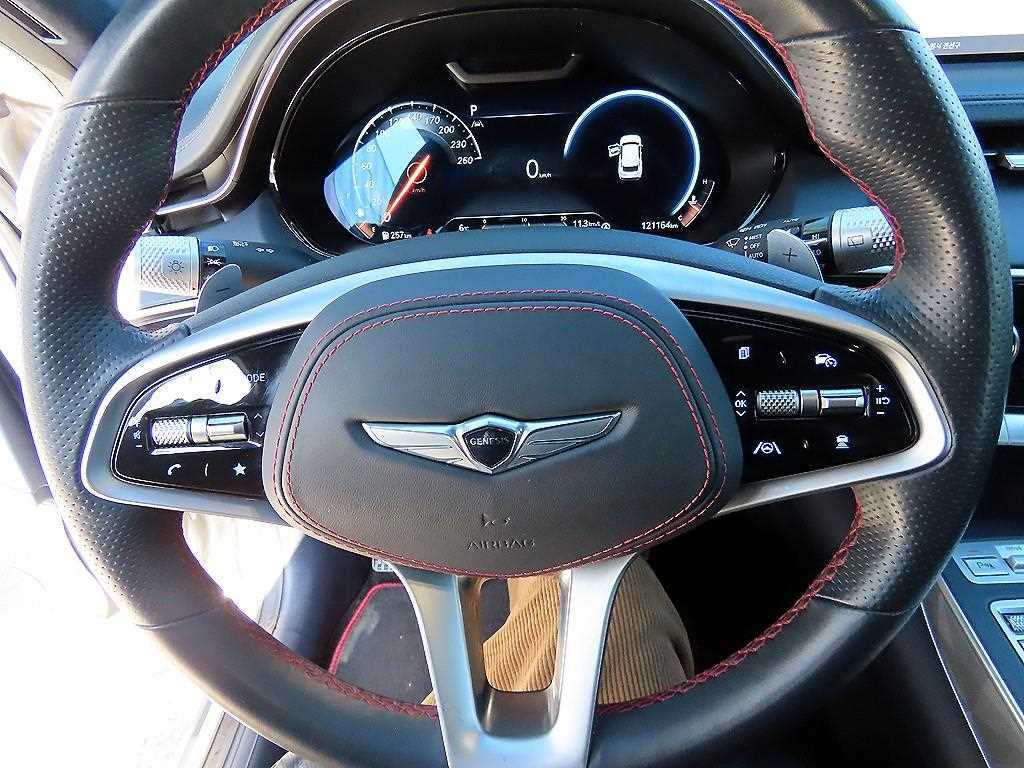 Genesis GV70 - Vista 8