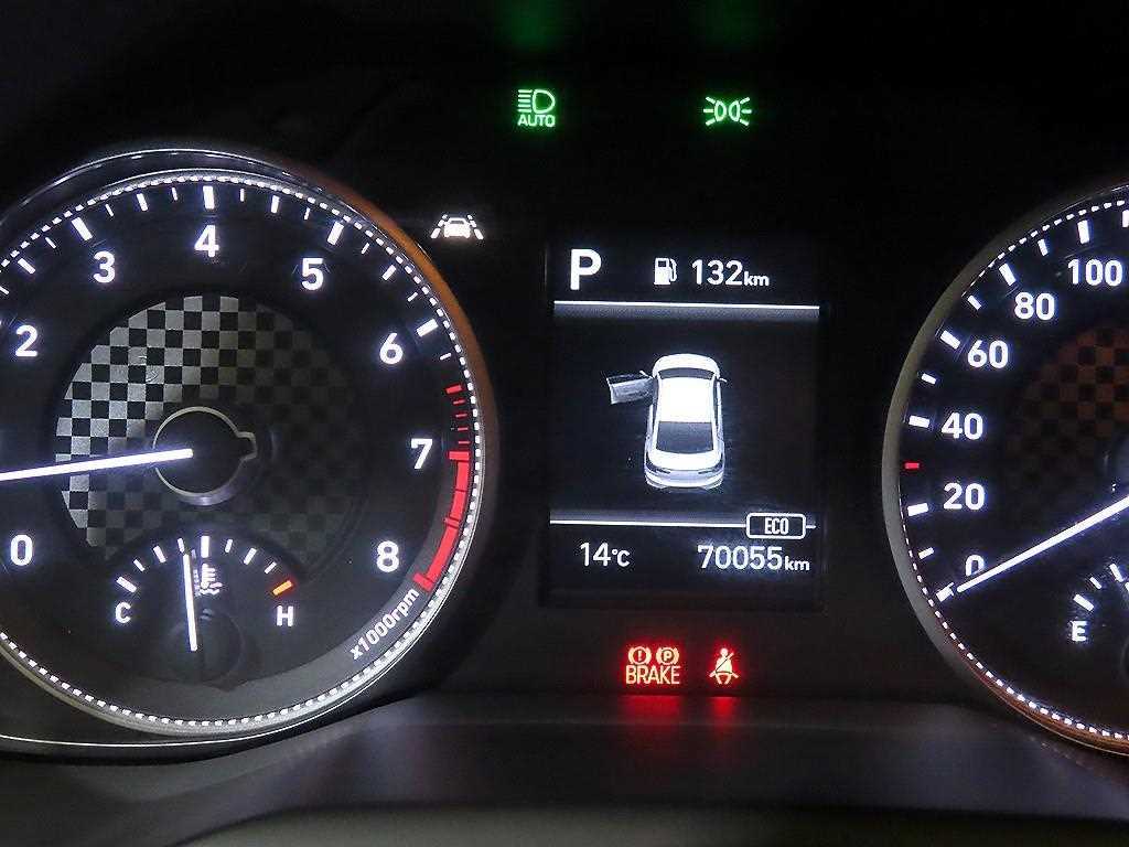 HYUNDAI Avante - Vista 9