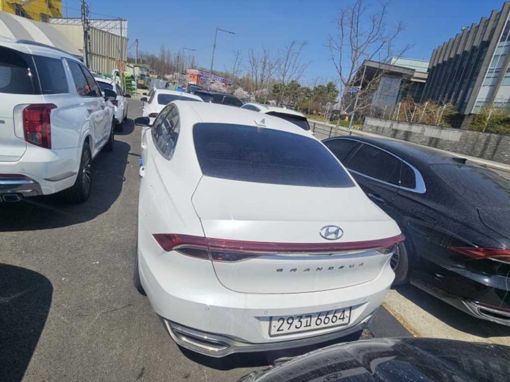 HYUNDAI Grandeur - Vista 3