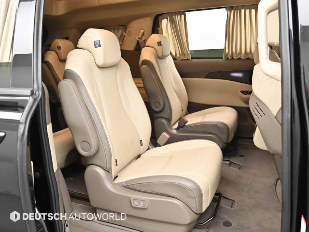 KIA Carnival - Vista 12