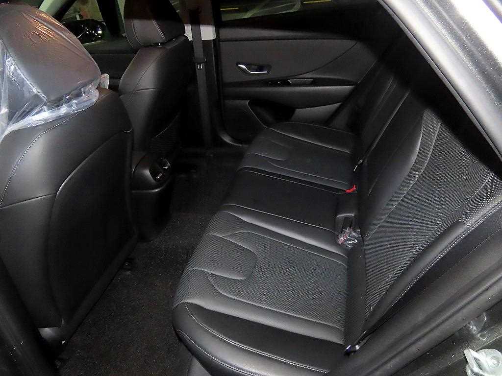 HYUNDAI Avante - Vista 7