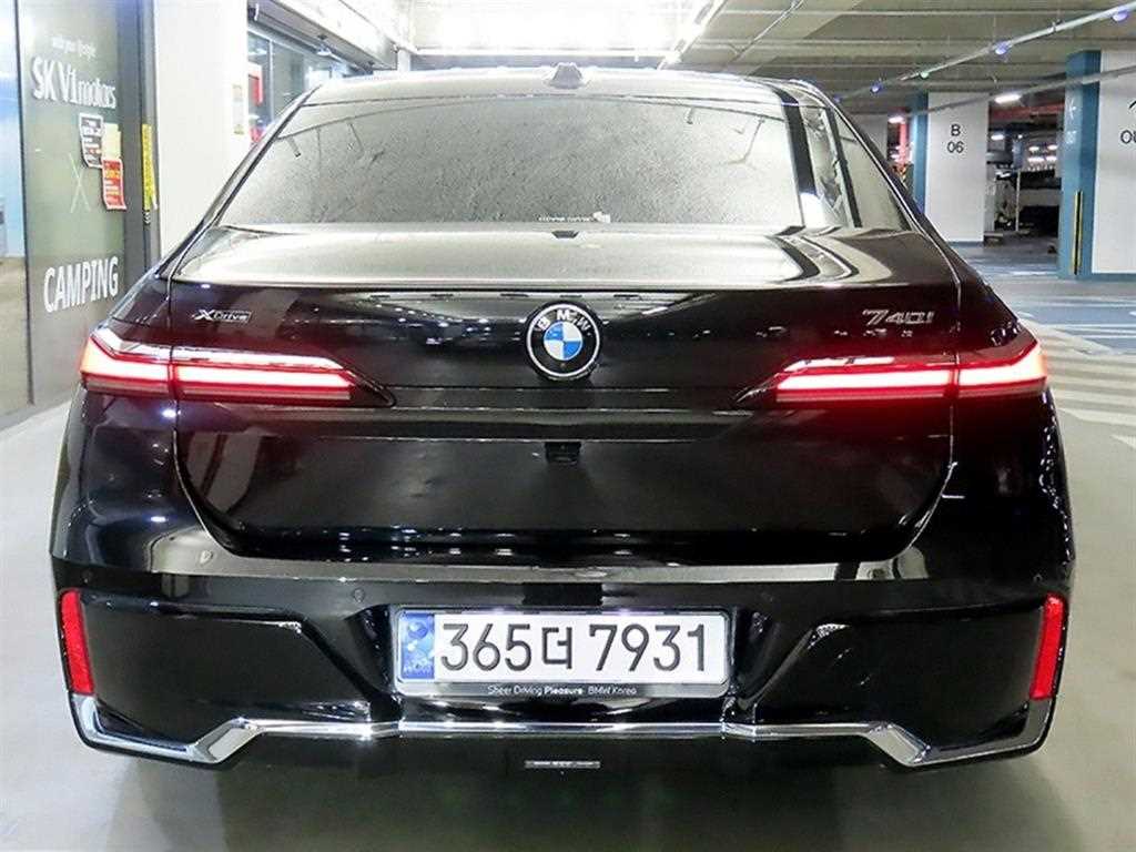 BMW 7 Series - Vista 5
