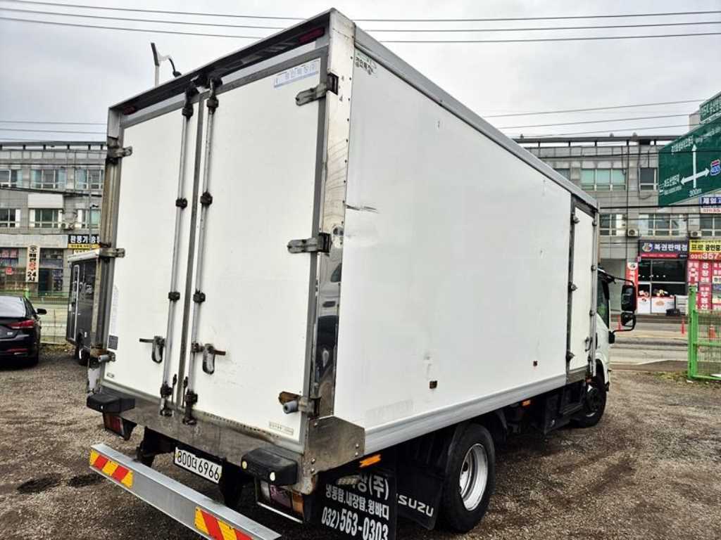 medium and large cargo truck - Vista 5