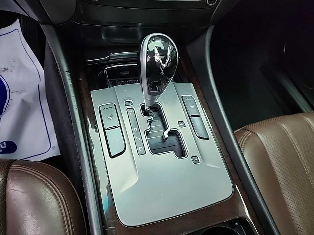 HYUNDAI Equus - Vista 8