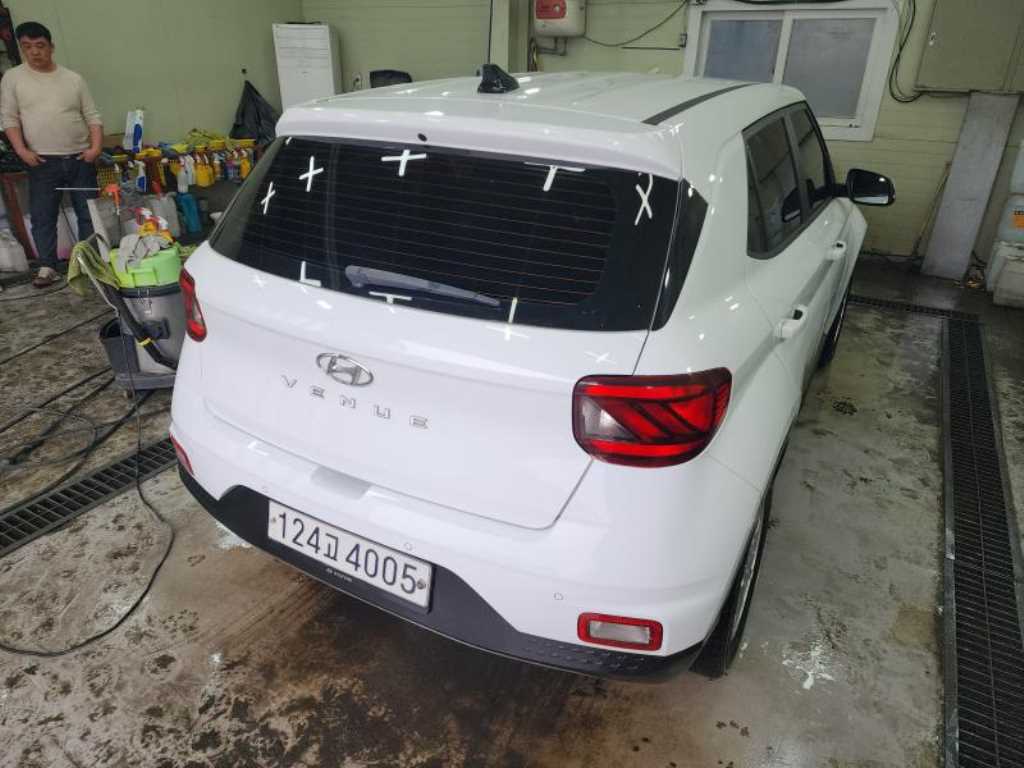 HYUNDAI Venue - Vista 6