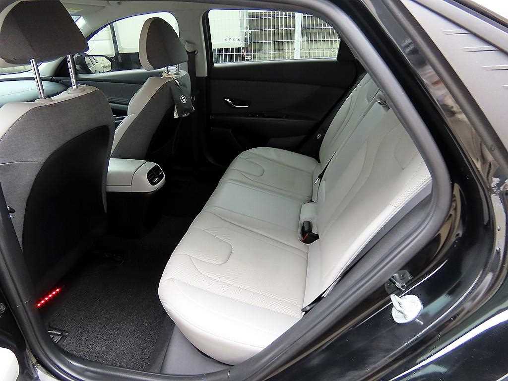 HYUNDAI Avante - Vista 6