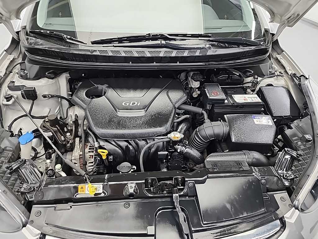 HYUNDAI Avante - Vista 5