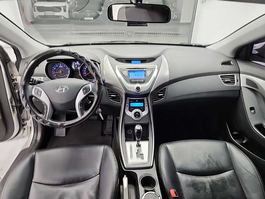 HYUNDAI Avante - Vista 7