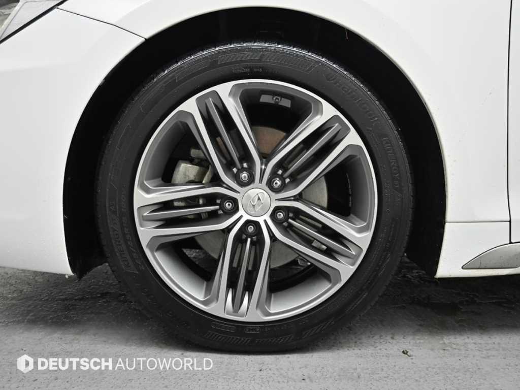 HYUNDAI Grandeur - Vista 5