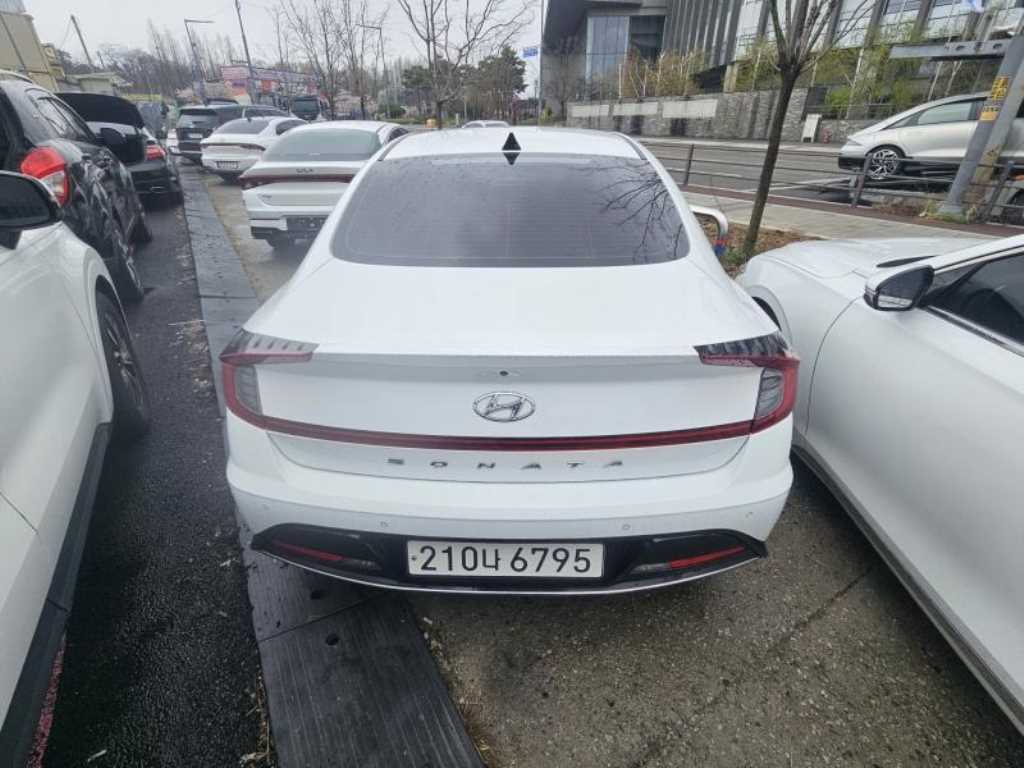 HYUNDAI Sonata - Vista 3
