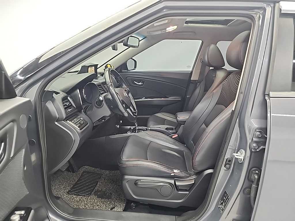 Ssangyong Tivoli - Vista 12