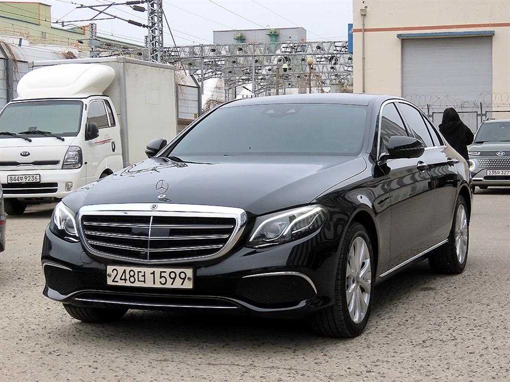 Mercedes Benz E class - Vista 3