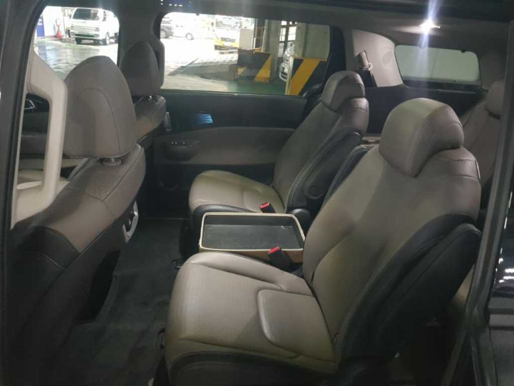KIA Carnival - Vista 10