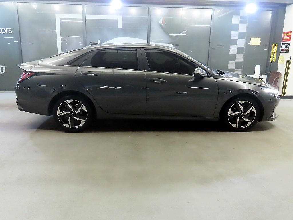 HYUNDAI Avante - Vista 3