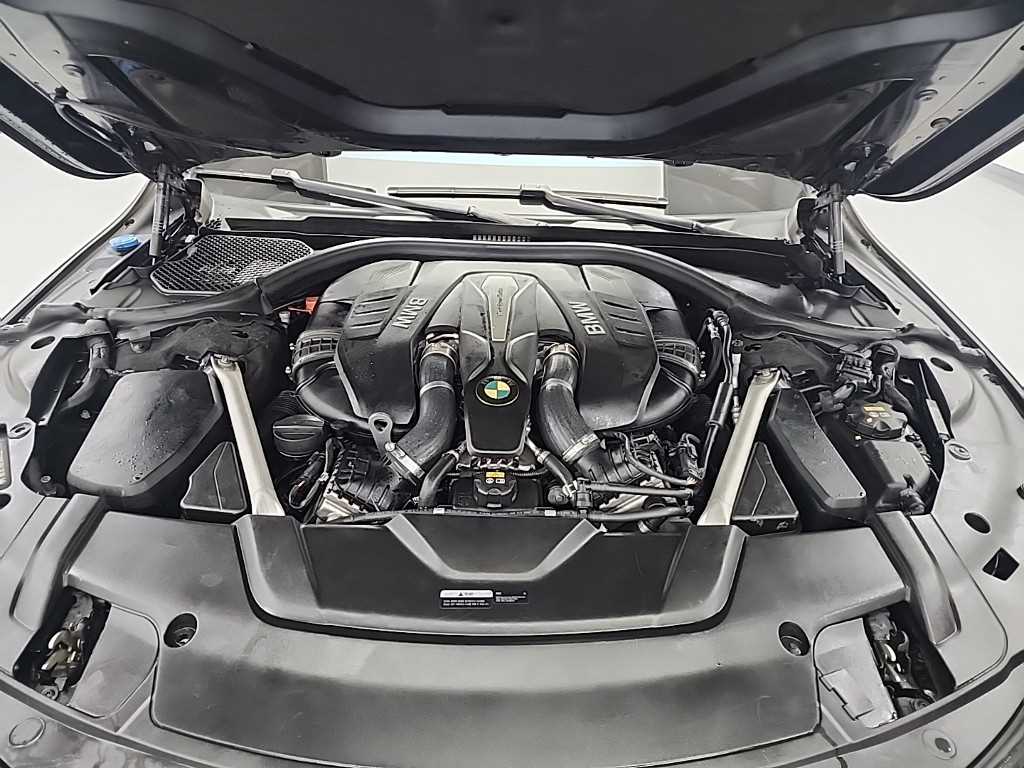 BMW 7 Series - Vista 5