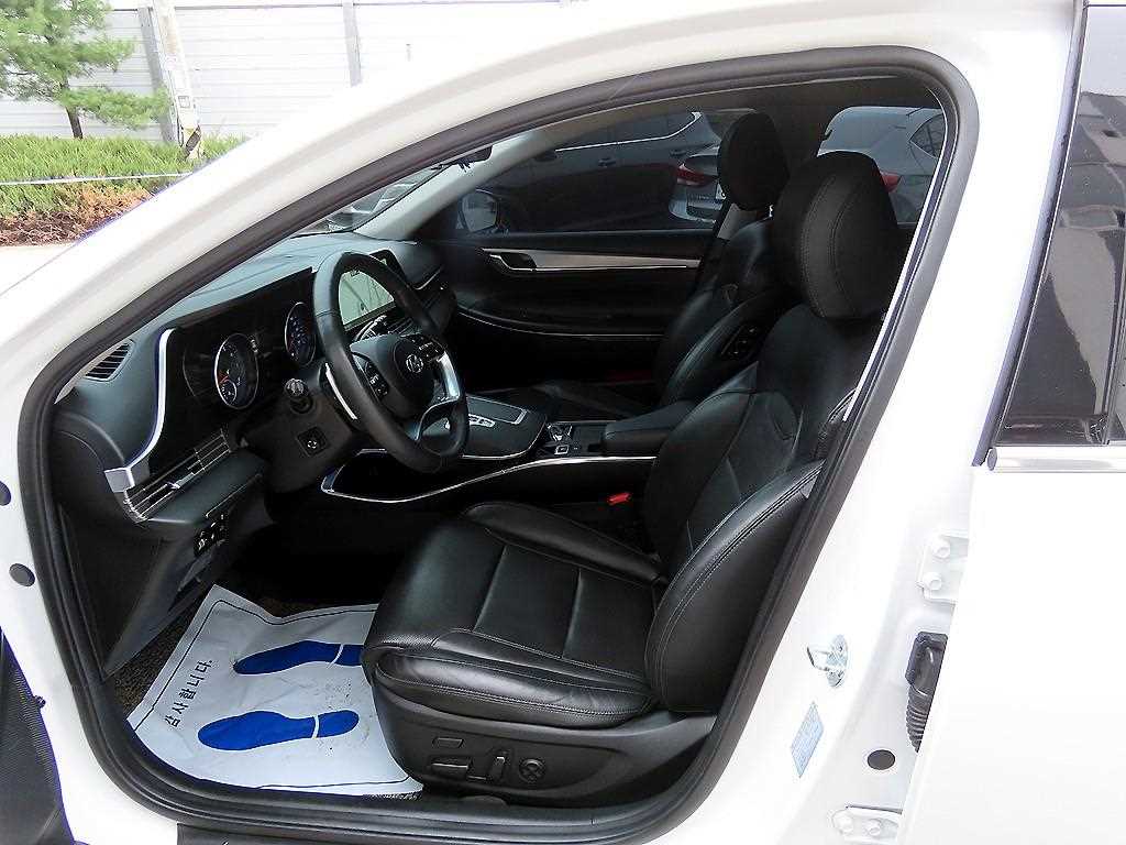 HYUNDAI Grandeur - Vista 5