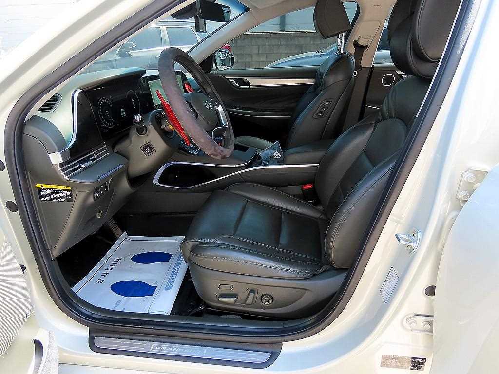 HYUNDAI Grandeur - Vista 5