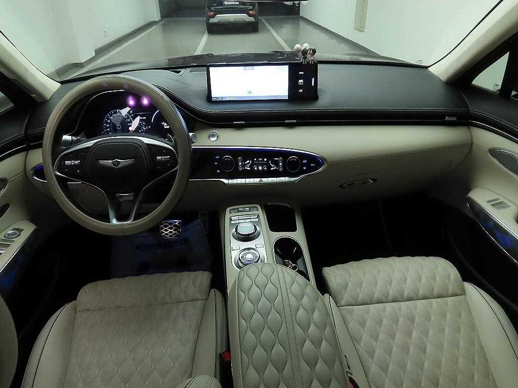 Genesis GV70 - Vista 8