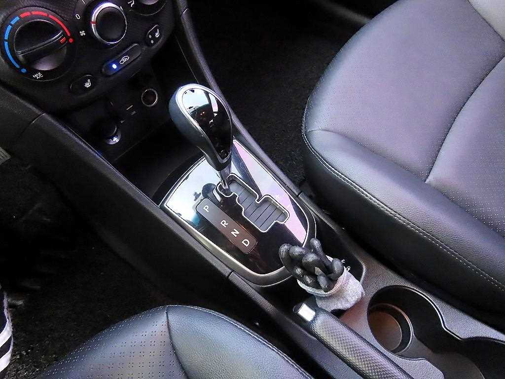 HYUNDAI Accent - Vista 10