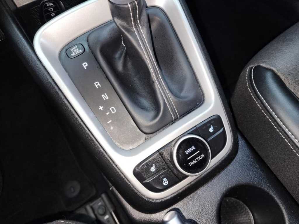 HYUNDAI Venue - Vista 12
