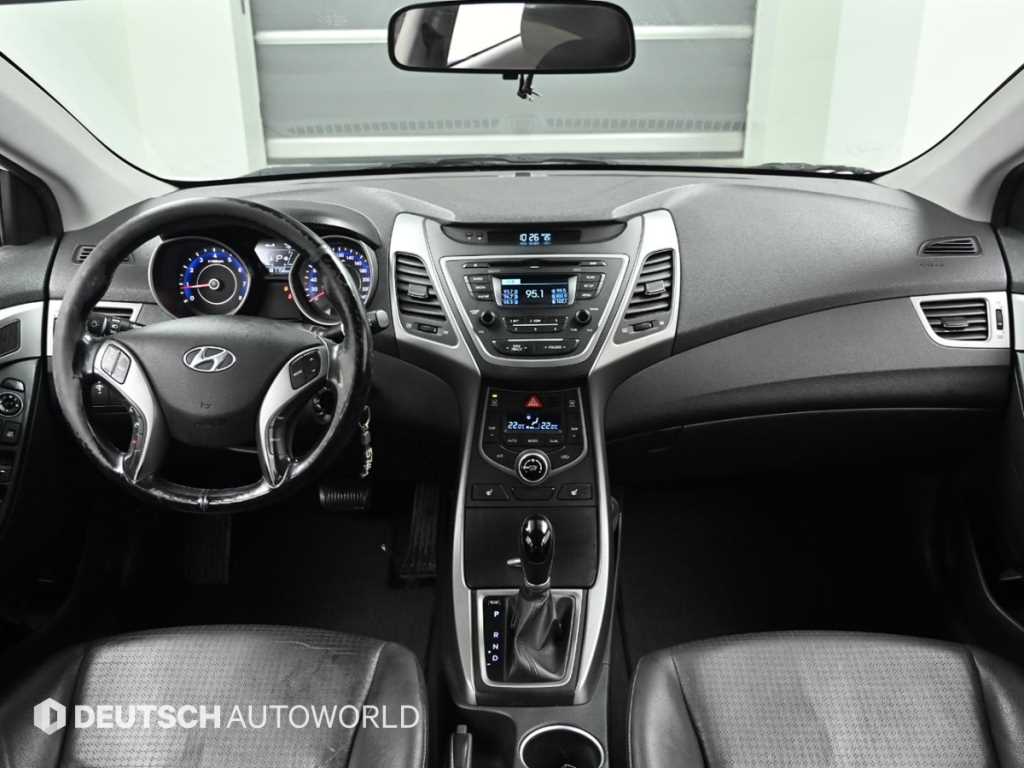 HYUNDAI Avante - Vista 7