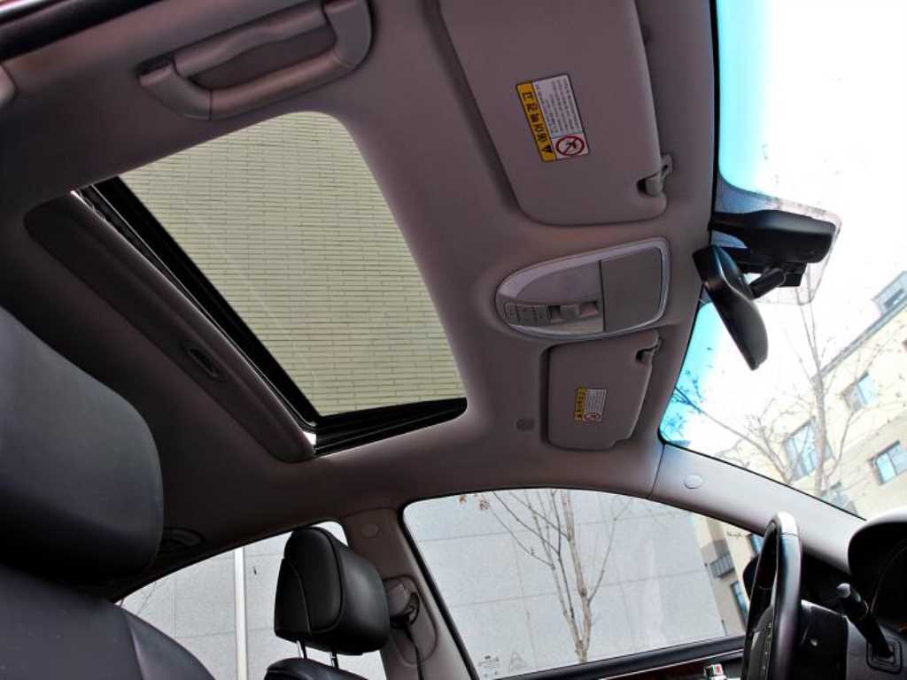 HYUNDAI Genesis - Vista 4