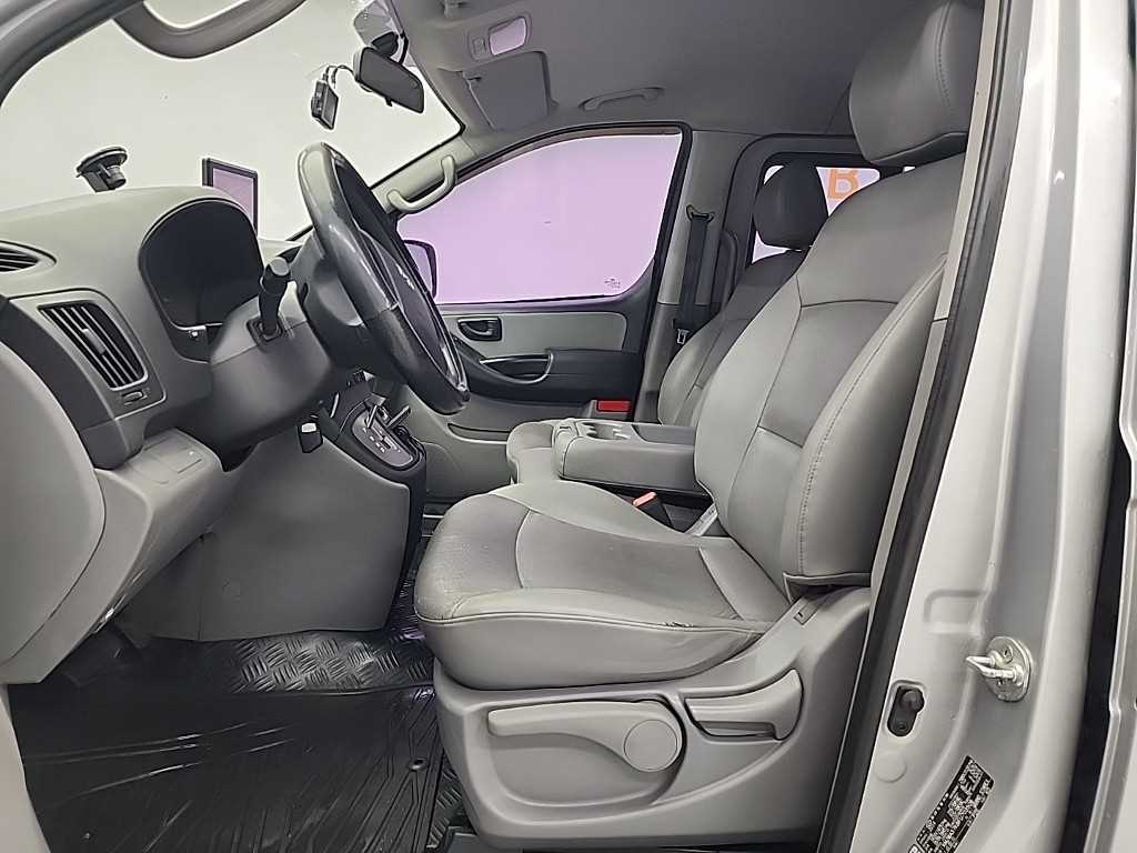 HYUNDAI Starex - Vista 11