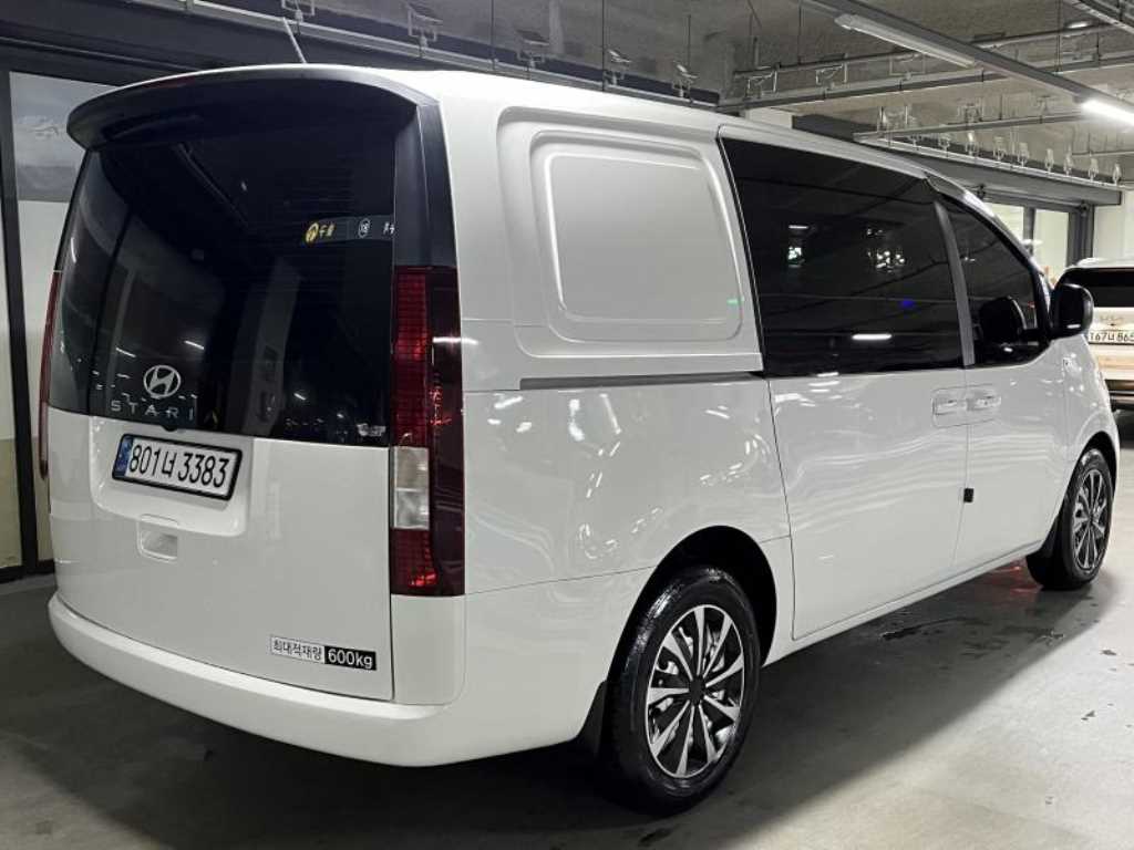 HYUNDAI Staria - Vista 4