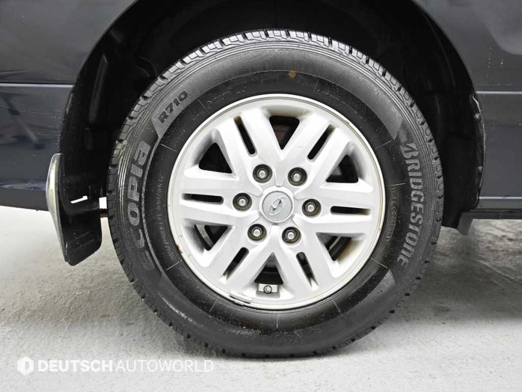 HYUNDAI Starex - Vista 5