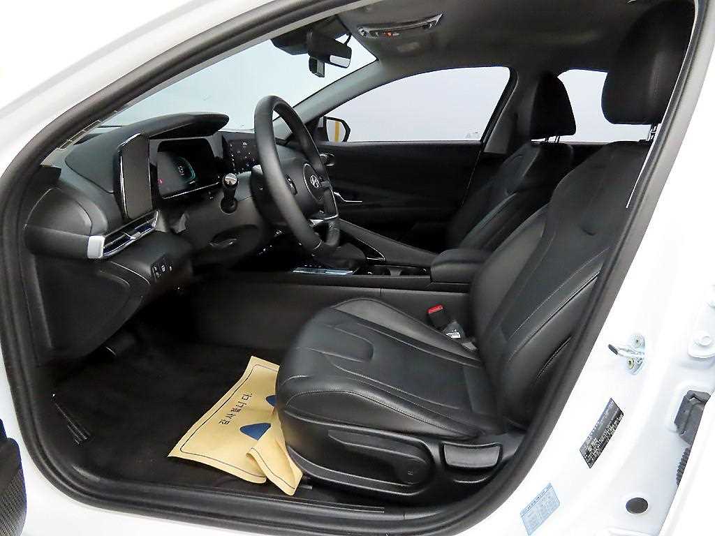 HYUNDAI Avante - Vista 5